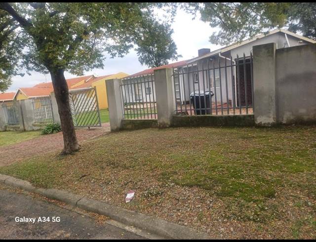 6 BEDROOM HOUSE FOR SALE IN BIRCHLEIGH NORTH